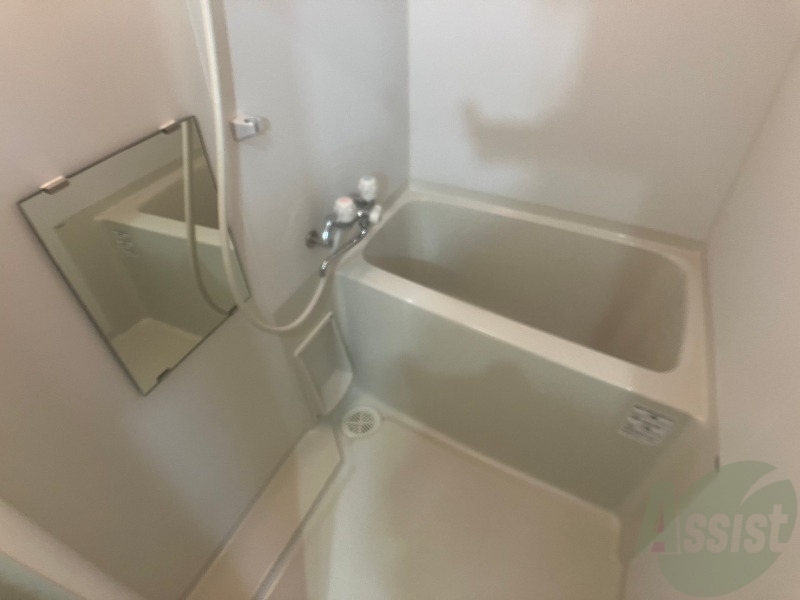 バス・シャワールーム　お風呂になります。一日の疲れを癒してくださいね。