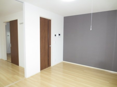 居室・リビング　105号室の写真