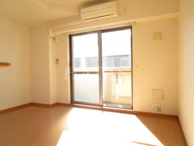 居室・リビング　同物件別部屋です