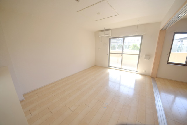 居室・リビング　～広々としたリビング～