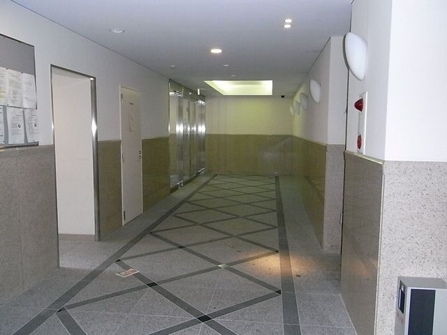 エントランス　清掃の行き届いたエントランス