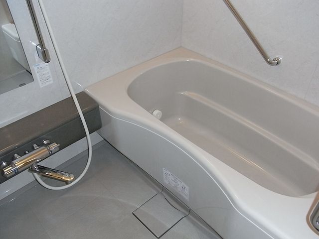 バス・シャワールーム　広めのバスルーム（追焚機能付き）