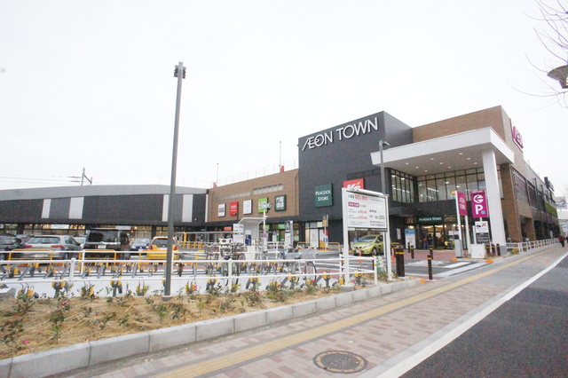 ショッピングセンター　イオンタウン稲城長沼店（ショッピングセンター）まで709m