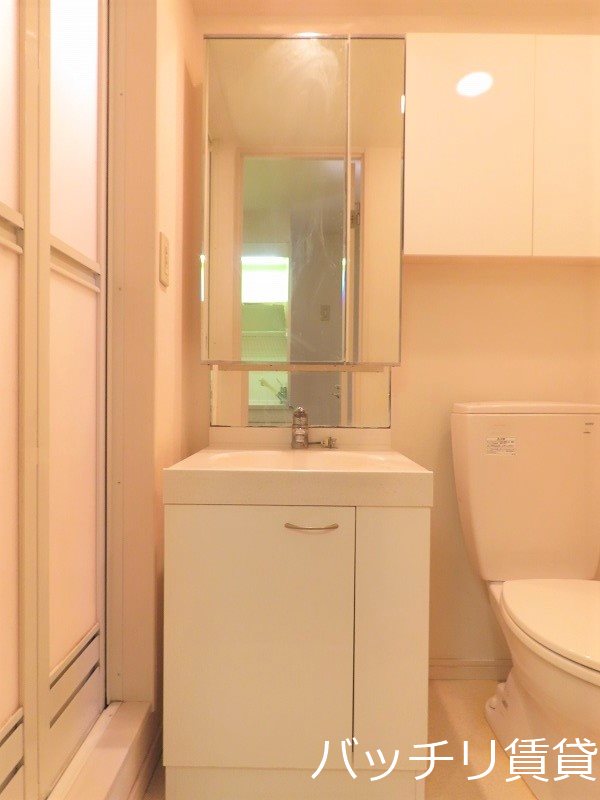 洗面設備　別号室タイプの為、現状を優先致します。