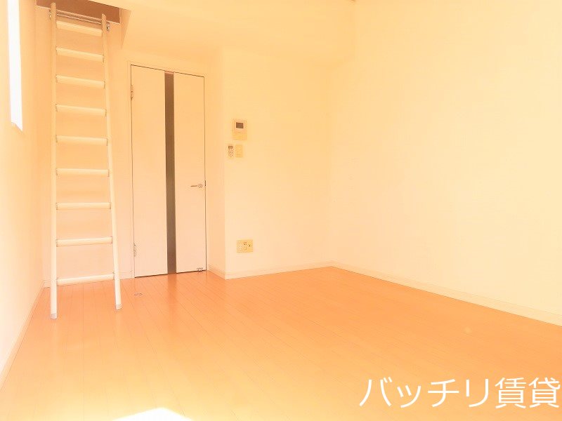 居室・リビング　別号室タイプの為、現状を優先致します。