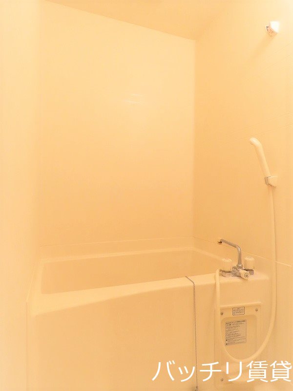 バス・シャワールーム　別号室タイプの為、現状を優先致します。