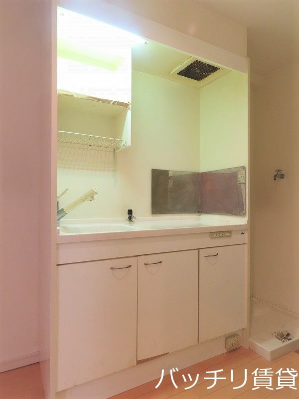 キッチン　別号室タイプの為、現状を優先致します。