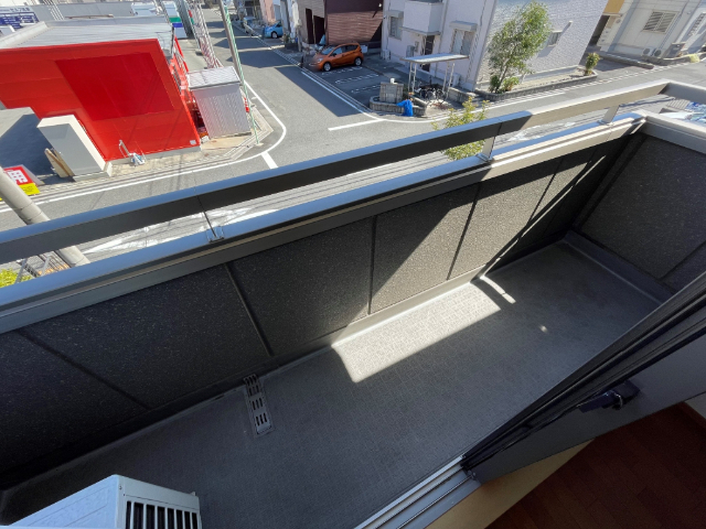 バルコニー　日当たりの良いバルコニー