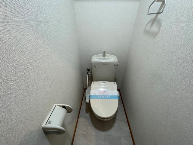 トイレ　温水洗浄便座付き