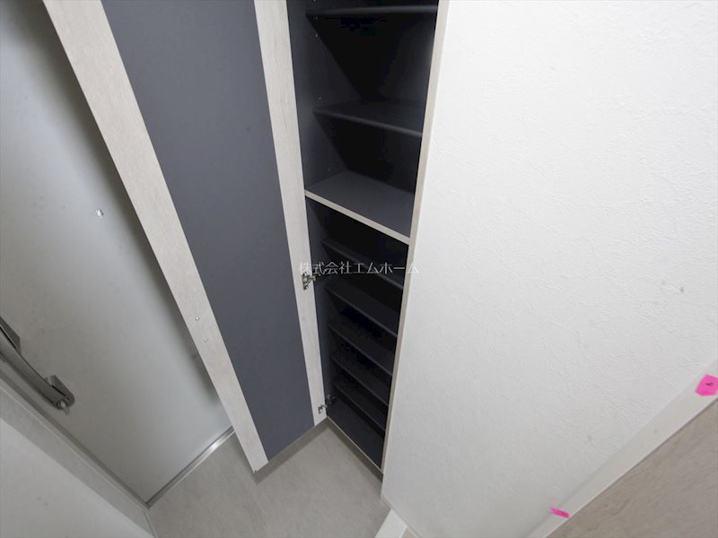 玄関　玄関　シューズボックス完備