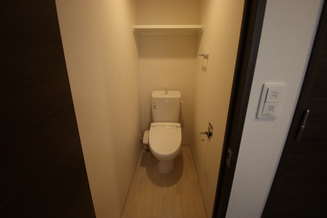 トイレ　※別室の参考写真の為、現況優先です。