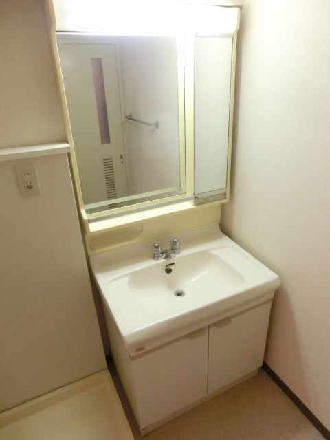 洗面設備　独立式洗面台完備