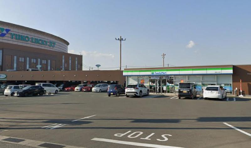 コンビニ　ファミリーマート宇部LUCKY店（コンビニ）まで850m