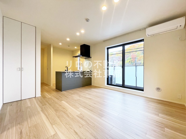 居室・リビング　自由に家具を配置できる広々としたリビングです♪