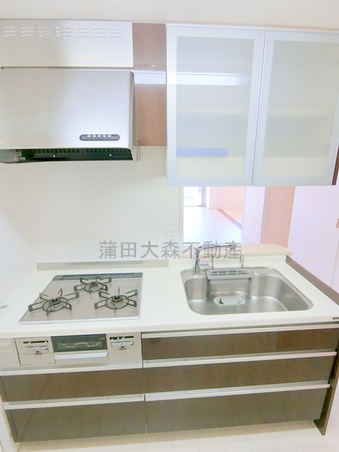 キッチン　グリル付き3口ガスコンロのシステムキッチン