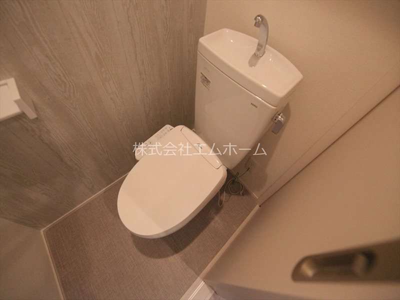 トイレ　温水洗浄暖房便座付トイレ