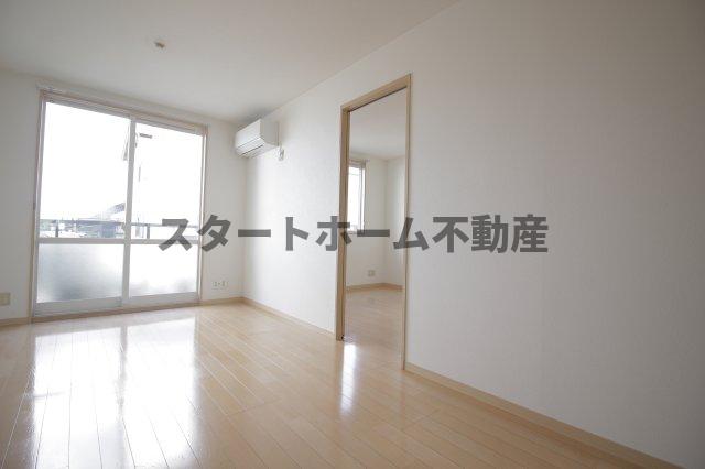 居室・リビング　こちらの居間で趣味の時間をお楽しみください