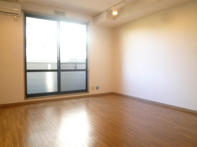 居室・リビング　洋室8帖あり広々使えます