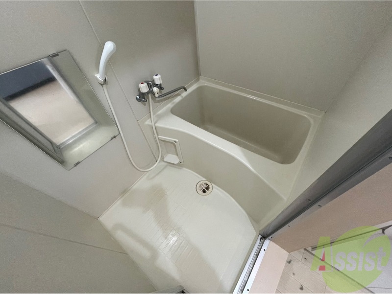 バス・シャワールーム　お風呂になります。一日の疲れを癒してくださいね。