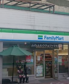 コンビニ　ファミリーマート 台東松が谷店（コンビニ）まで256m