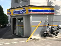 コンビニ　ミニストップ千駄ヶ谷3丁目店（コンビニ）まで322m