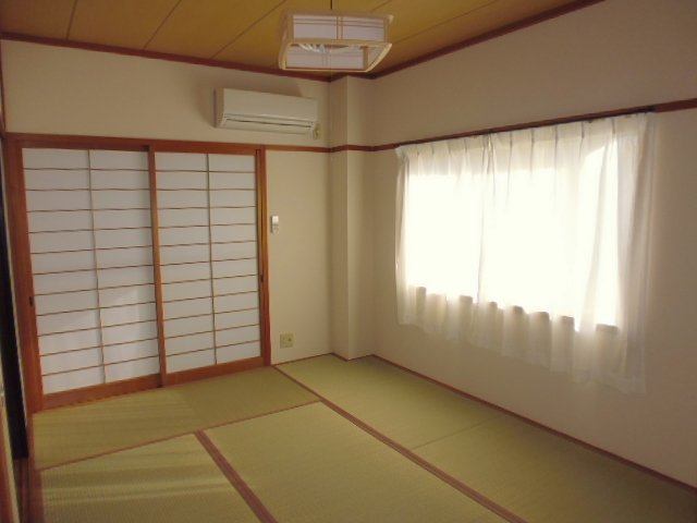 居室・リビング　和室ならではの温かな和の空間で寛ぎの時間を過ごせます