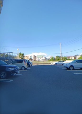 駐車場　駐車場があるので、車を買う予定の方も安心です