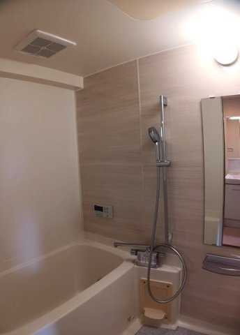 バス・シャワールーム　コンパクトで使いやすいお風呂です