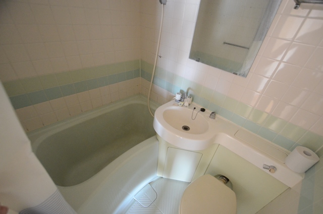 バス・シャワールーム　シンプルで機能的なユニットバスです♪