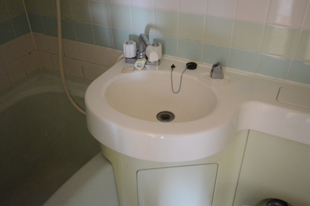 洗面設備　浴室内に洗面台付き！