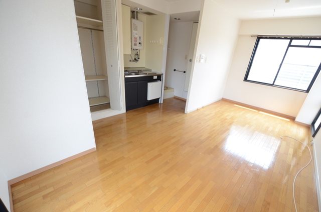 居室・リビング　エアコン付きで初期費用を抑えられます♪