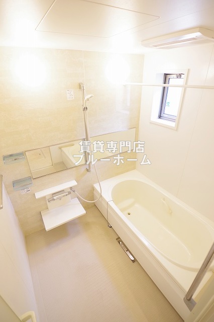 バス・シャワールーム　浴室乾燥機・追炊き機能付きの浴室です！