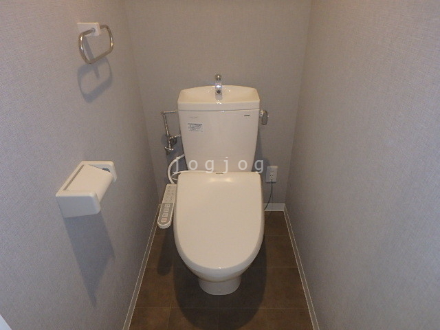 トイレ　温水洗浄器付き便座