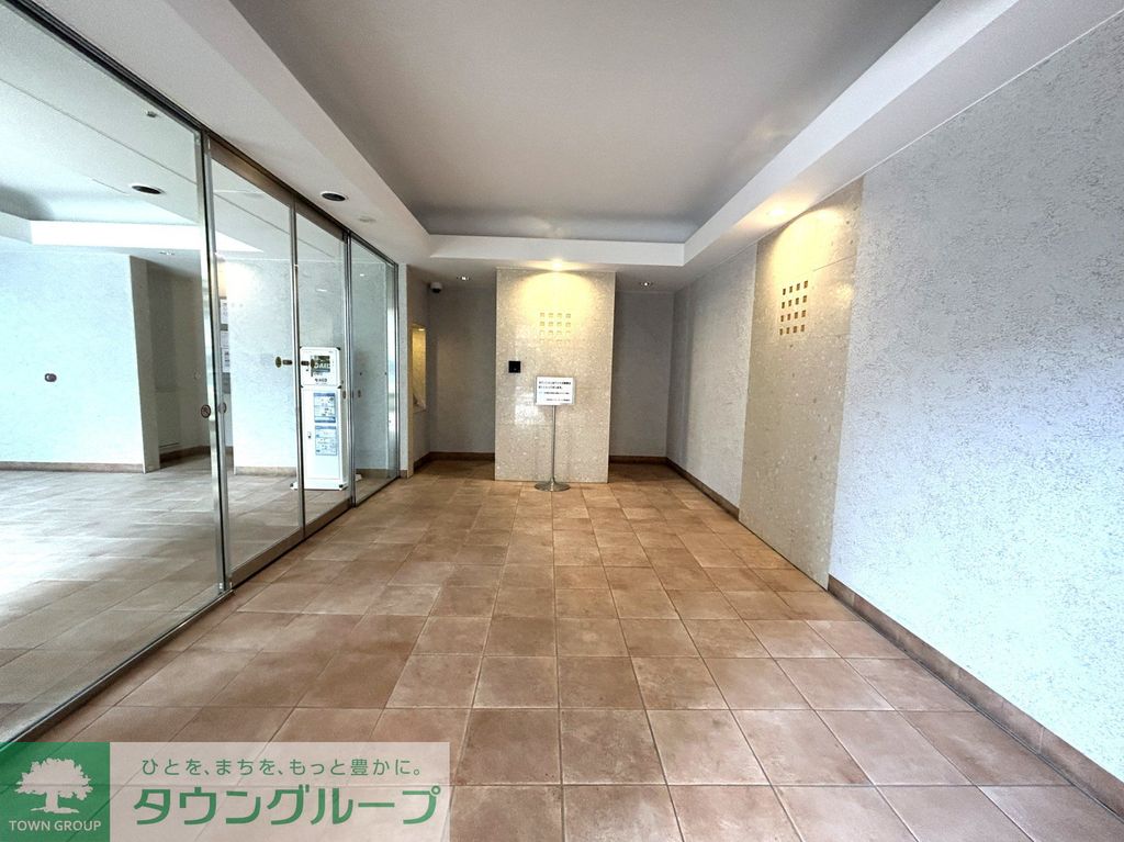 エントランス　風除室：オートロックセキュリティ