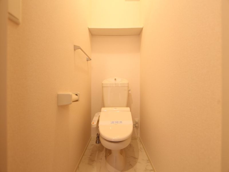 トイレ　温水洗浄便座