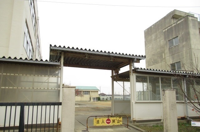 小学校　東松島市立大曲小学校（小学校）まで650m