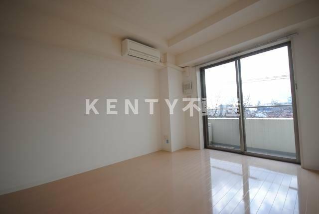 居室・リビング　こちらの居間で趣味の時間をお楽しみください