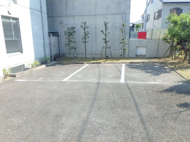 駐車場　駐輪場有