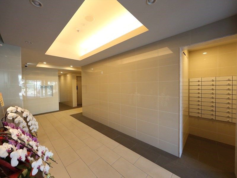 エントランス　エントランス　オートロック　宅配ＢＯＸ　防犯カメラ