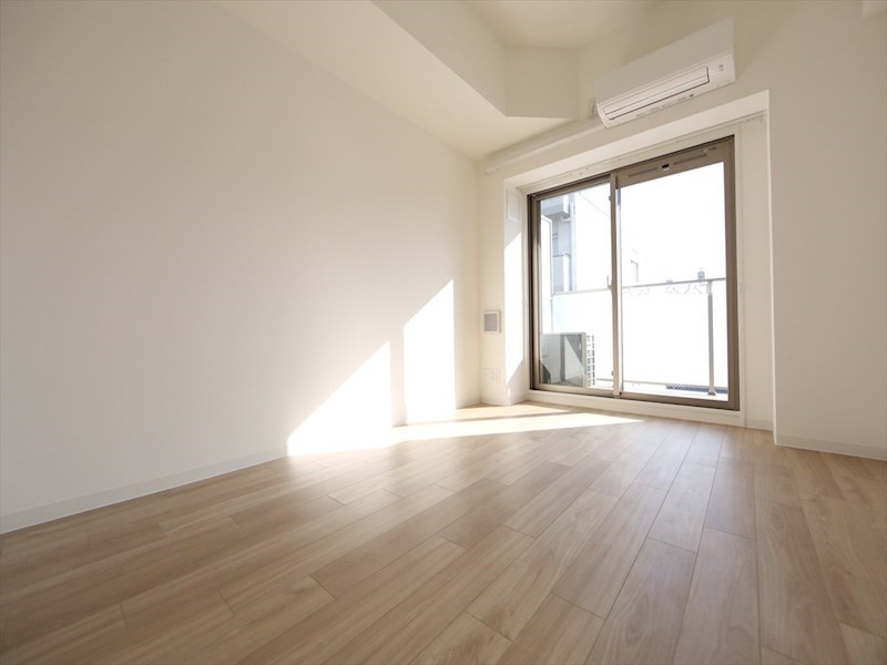 バルコニー　洋室7.8帖　エアコン完備　南面バルコニー