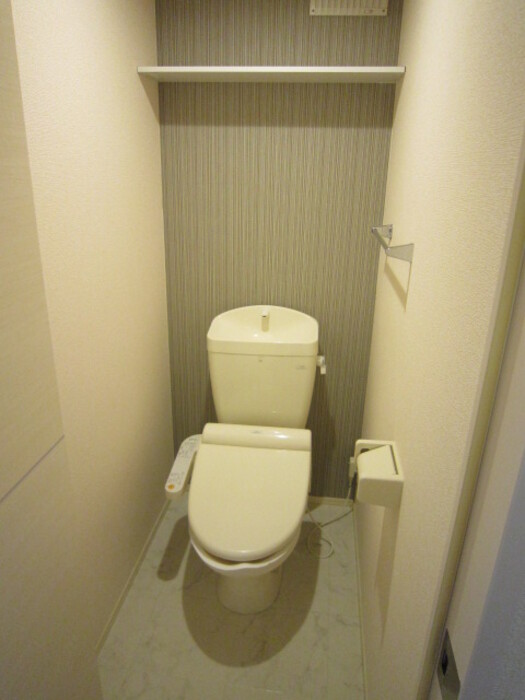 トイレ　温水洗浄暖房便座