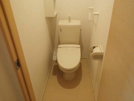 トイレ　別号室の写真です。ご参考までに