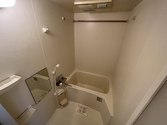 バス・シャワールーム　浴室乾燥機付きで便利です！