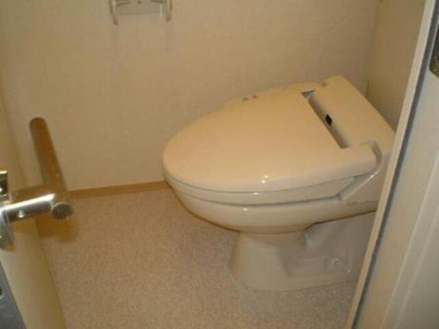 トイレ　温水洗浄便座