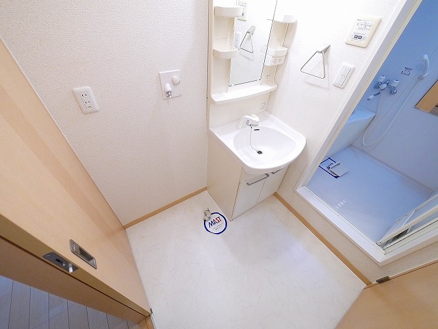 洗面設備　脱衣スペースもあります