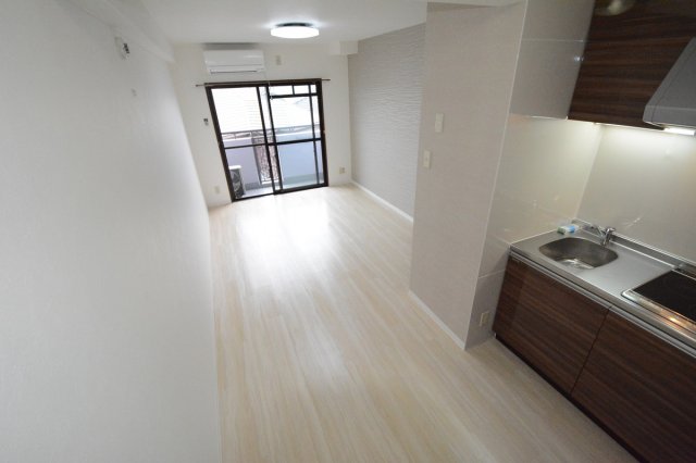 居室・リビング　南東向き9.2帖の洋室です♪