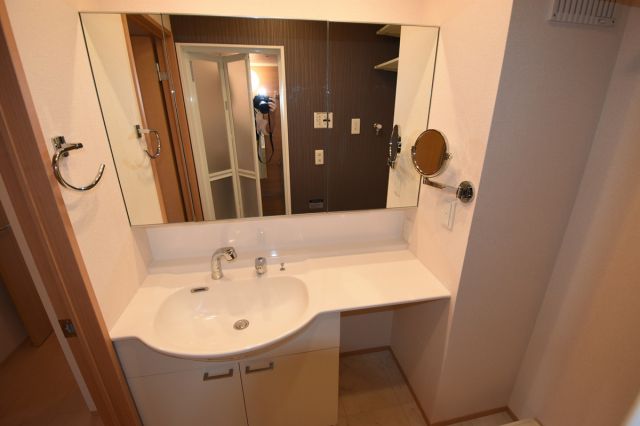 洗面設備　広めの独立洗面化粧台付き☆