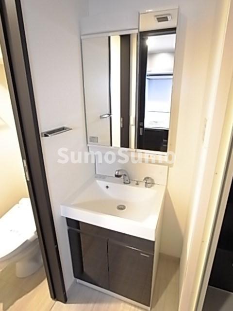 洗面設備　使いやすい独立洗面台です