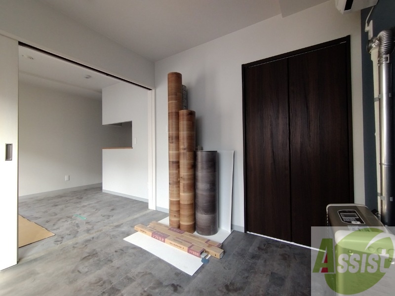 その他部屋・スペース　戸を閉めるとリビングと区切られた寝室にすることができますよ。