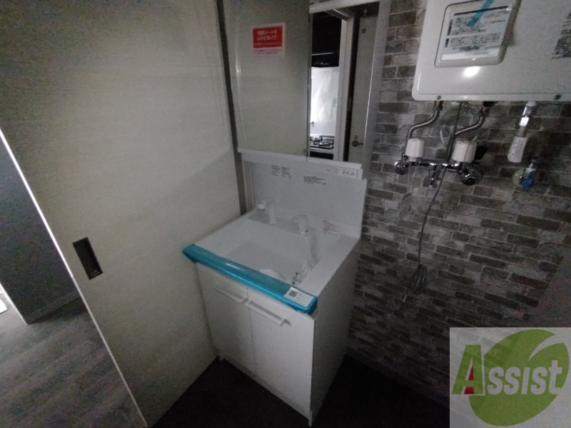 洗面設備　シャンプードレッサー。身支度はここでばっちりですね。